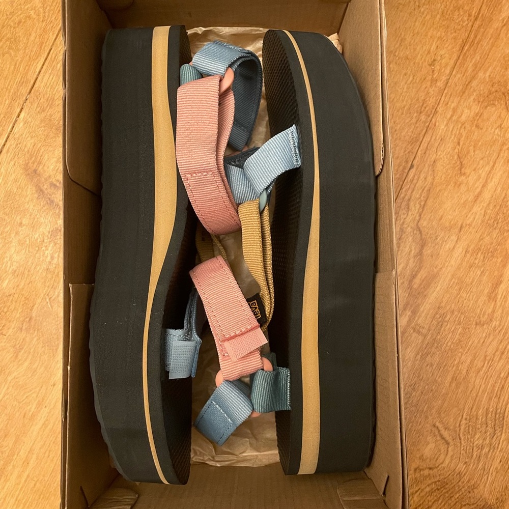 Women’s Teva Flatform Universal